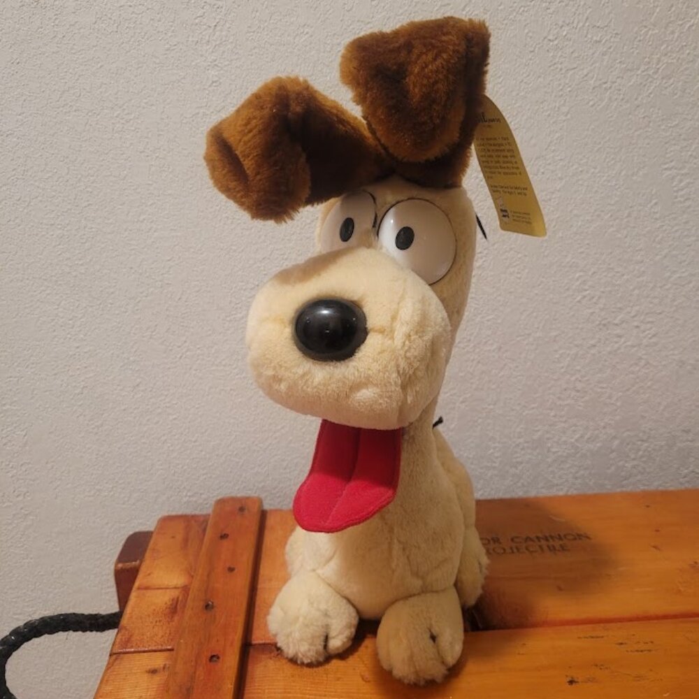 ODIE plush - vintage 1983 with original tag. Garfield & Friends.